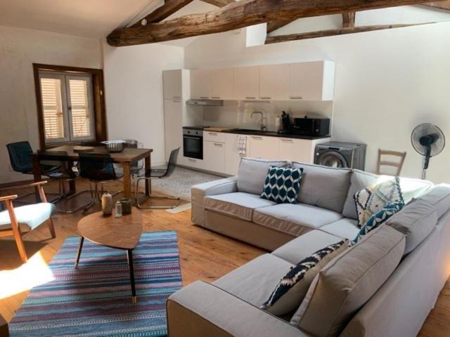 Appartements Au Chateau Ars Ars-sur-Formans Buitenkant foto
